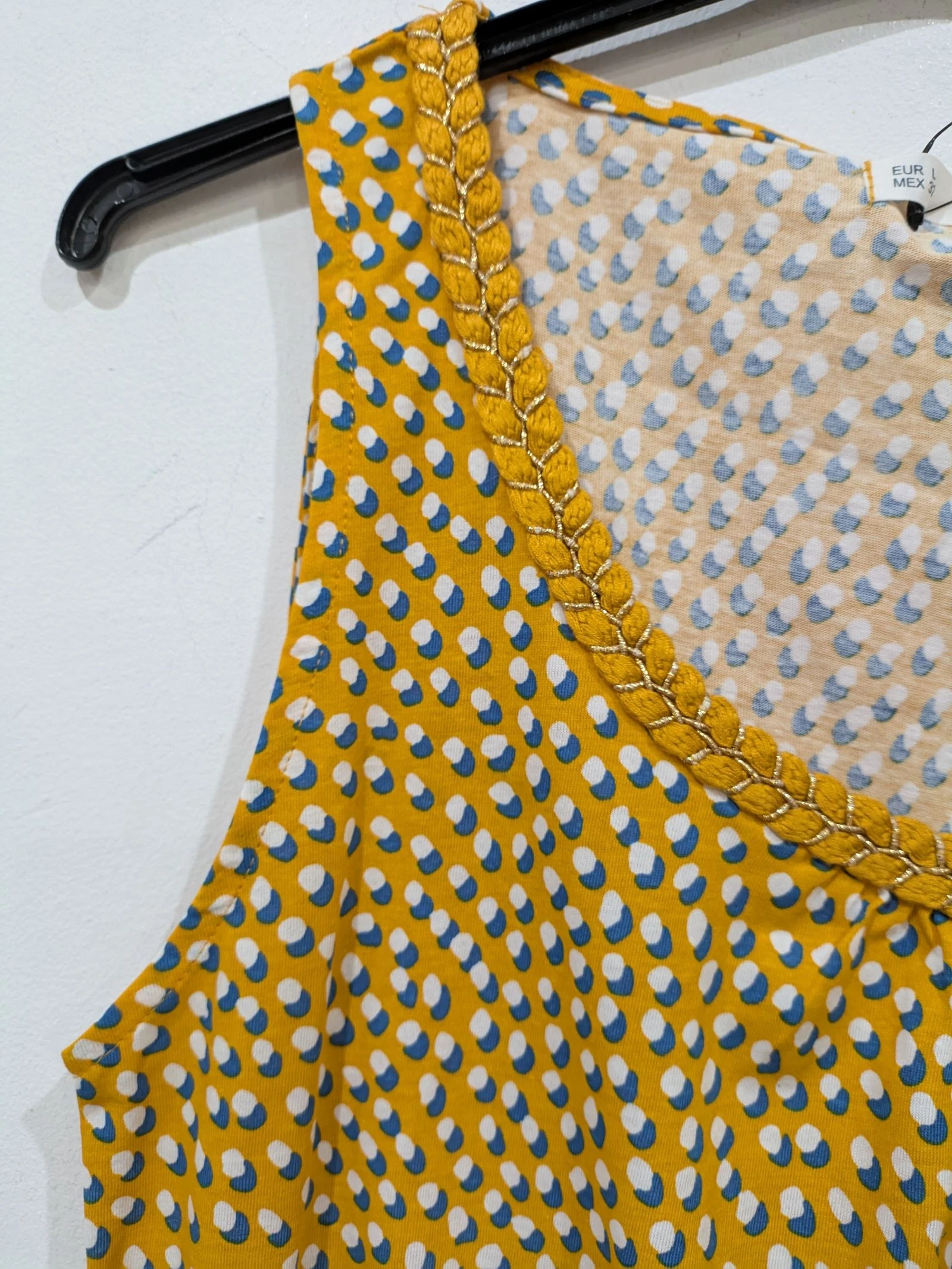 Top sin mangas amarillo mostaza con estampado de lunares. Talla L de Sfera  – photo 3